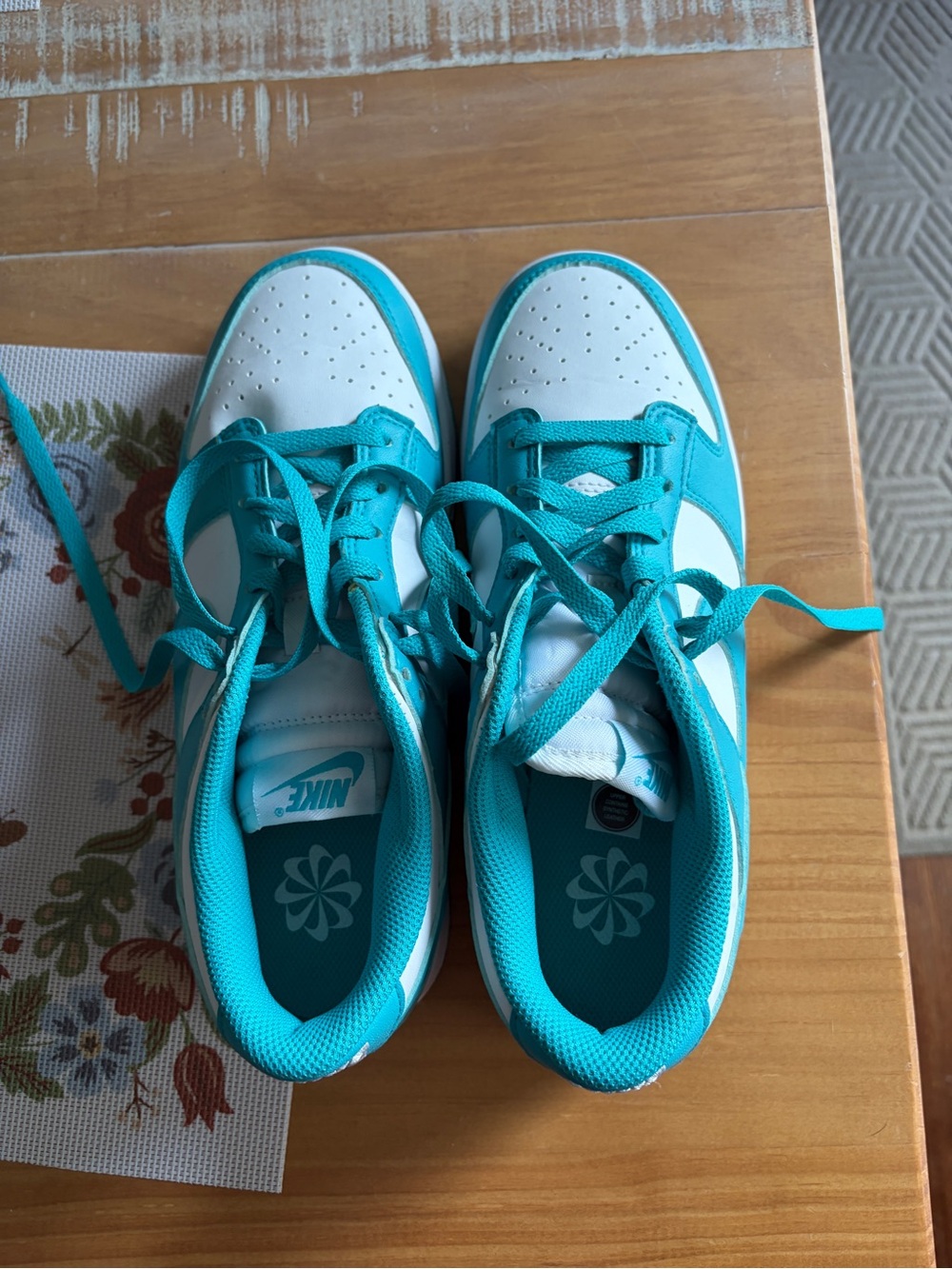 Nike Low-Top Sneakers in Turquoise & White - Picture 4 of 8